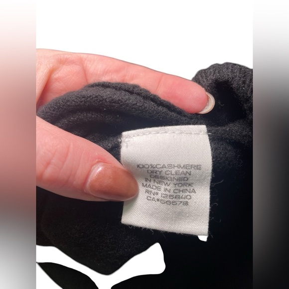 Intermix New NWT Elroy V-Neck 100% Cashmere Black Sweater Size Medium - Picture 5 of 8